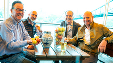 Georg Herberth von der Kelterei Herberth in Kronberg, Martin Henke, Kellermeister der Kelterei Possmann in Frankfurt, Martin Heil, Vorsitzender des Verbandes und Inhaber der Kelterei Heil in Laubuseschbach und Ralf Walther von der Kelterei Walther in Bruchköbel (Foto: Verband der Hessischen Apfelwein- und Fruchtsaft-Keltereien e. V.)