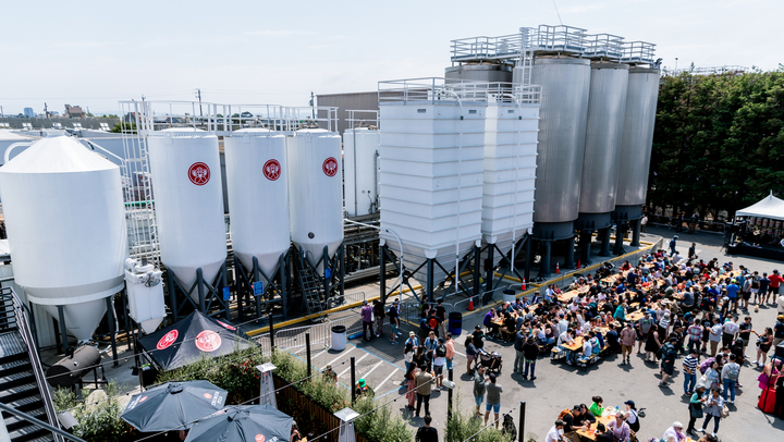 Feierlichkeiten zum 20-jährigen Bestehen der Trumer Brauerei in Berkeley (Bild: Trumer USA)