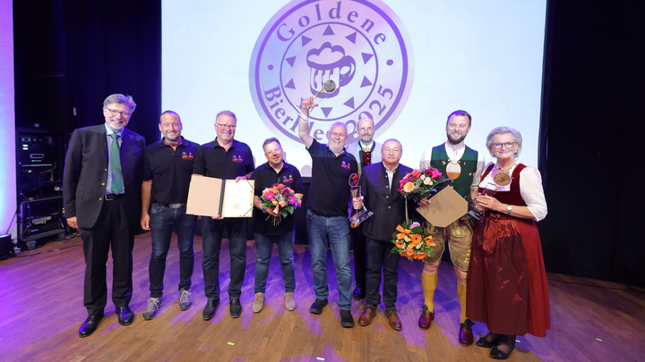 Alle Gewinner der Goldenen BierIdee 2025 mit Laudatoren