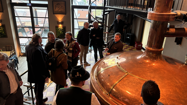 DBMB Braumeisterstammtisch Südostbayern: Gute Atmosphäre bei der Privatbrauerei Schnitzlbaumer (Bild: Verlag W. Sachon)
